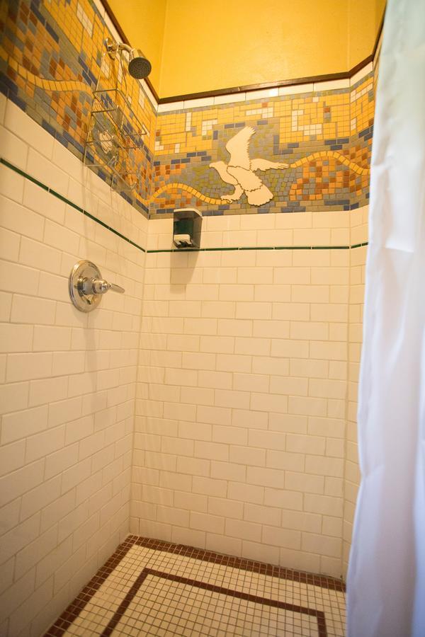 Mcmenamins White Eagle Rock & Roll Hotel