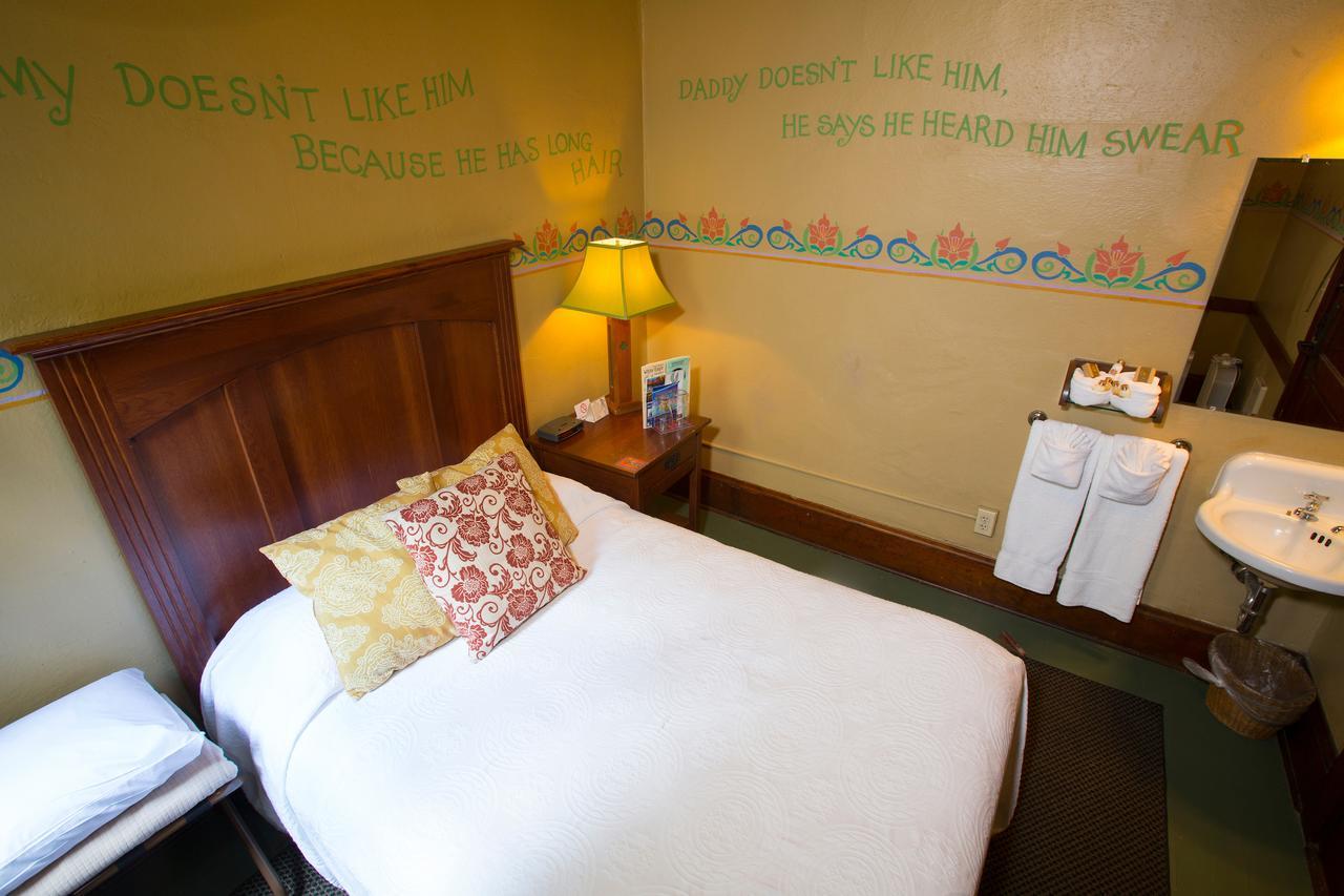 Mcmenamins White Eagle Rock & Roll Hotel
