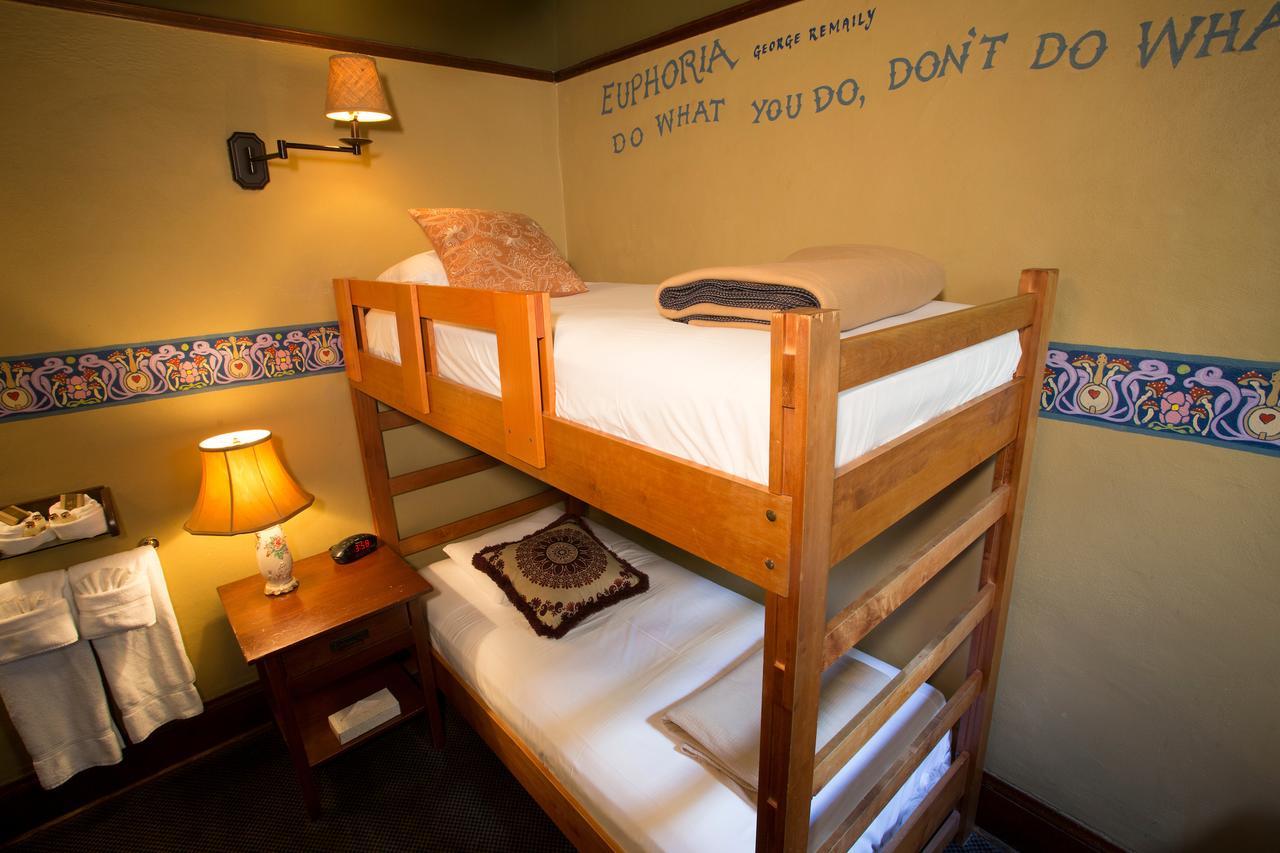 Hotel Mcmenamins White Eagle Rock & Roll